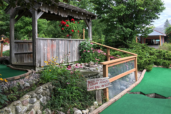 tom-jerrys-mini-golf-stoney-creek-1 tom-jerrys-mini-golf-stoney-creek-1